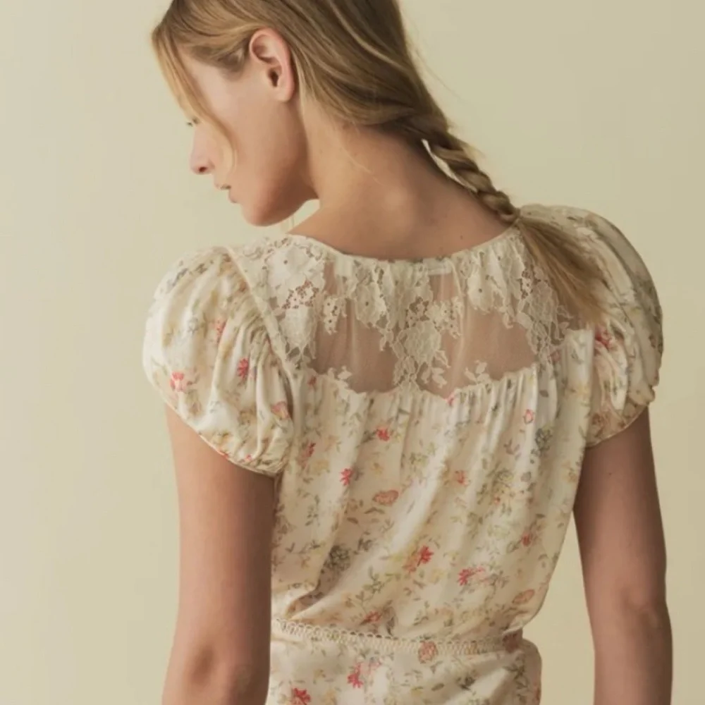 Doen Cream Floral Puff-Sleeve Blouse with Yellow Tie